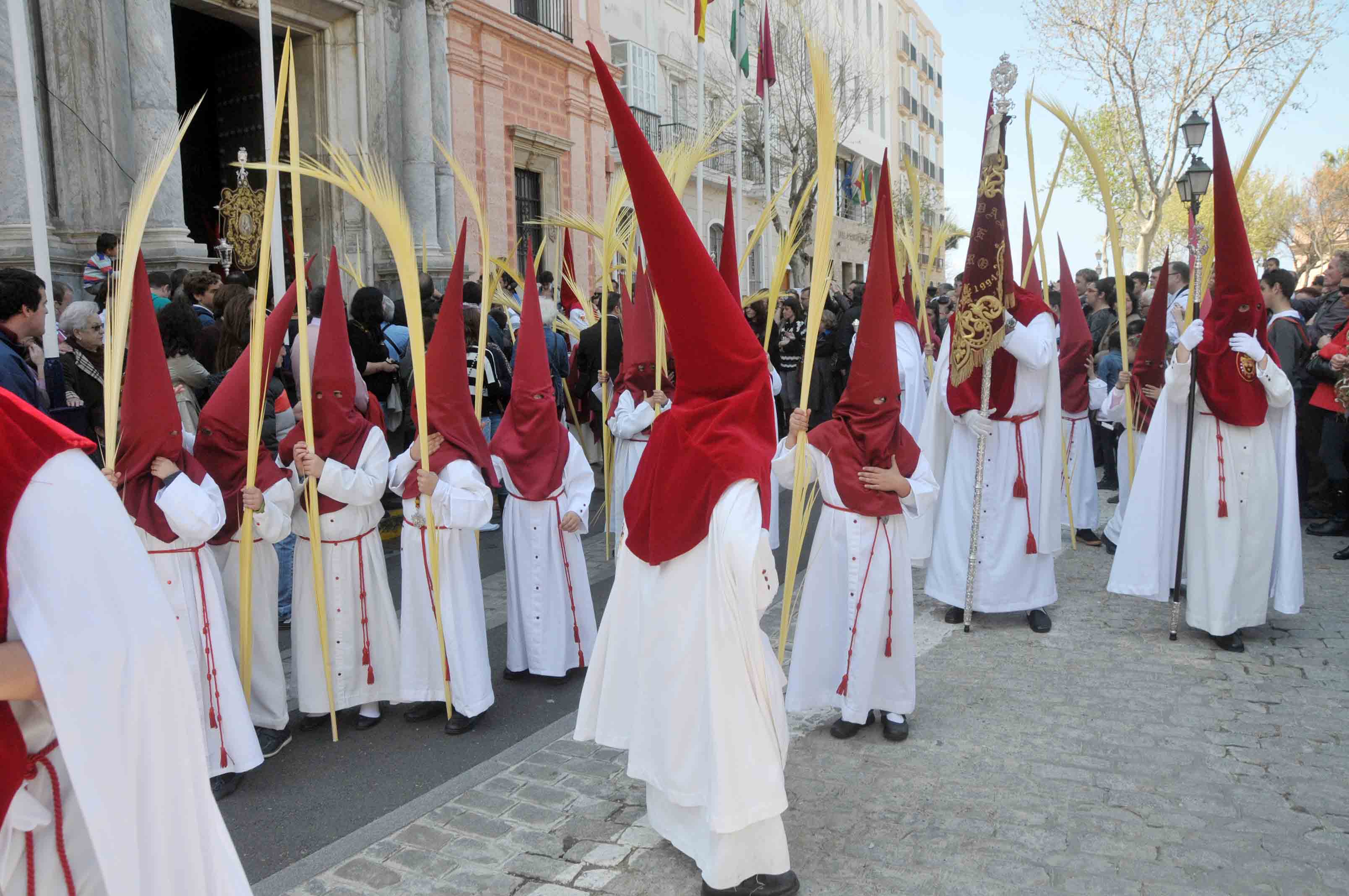 La borriquita llenó de palmas y hosannas la alameda gaditana y todas las calles de su recorrido penitencial La borriquita llenó de palmas y hosannas la alameda gaditana y todas las calles de su recorrido penitencial