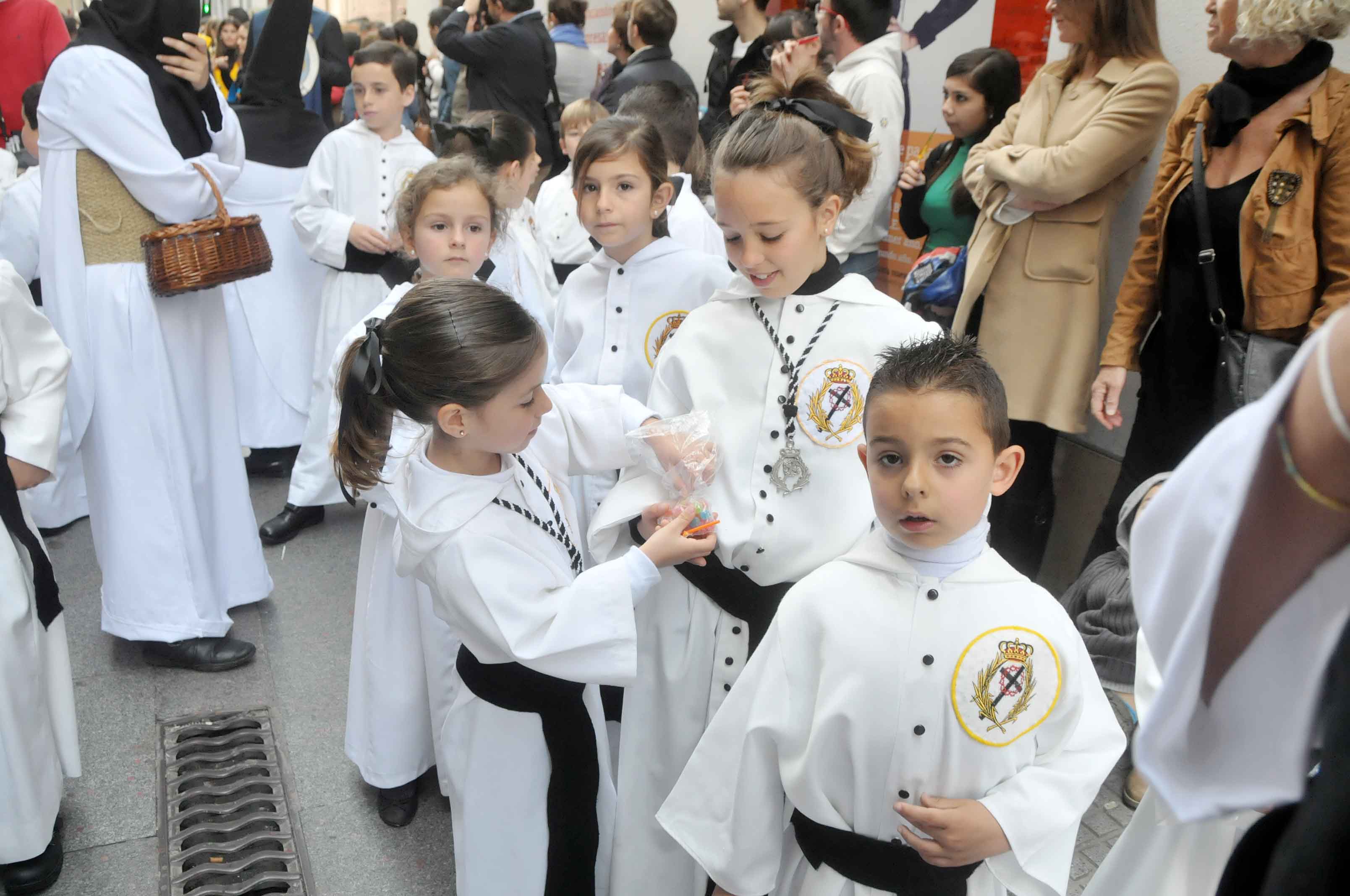 San francisco vuelve a abrir sus puertas en martes santo para la salida procesional de la universitaria hermandad de jesús caído