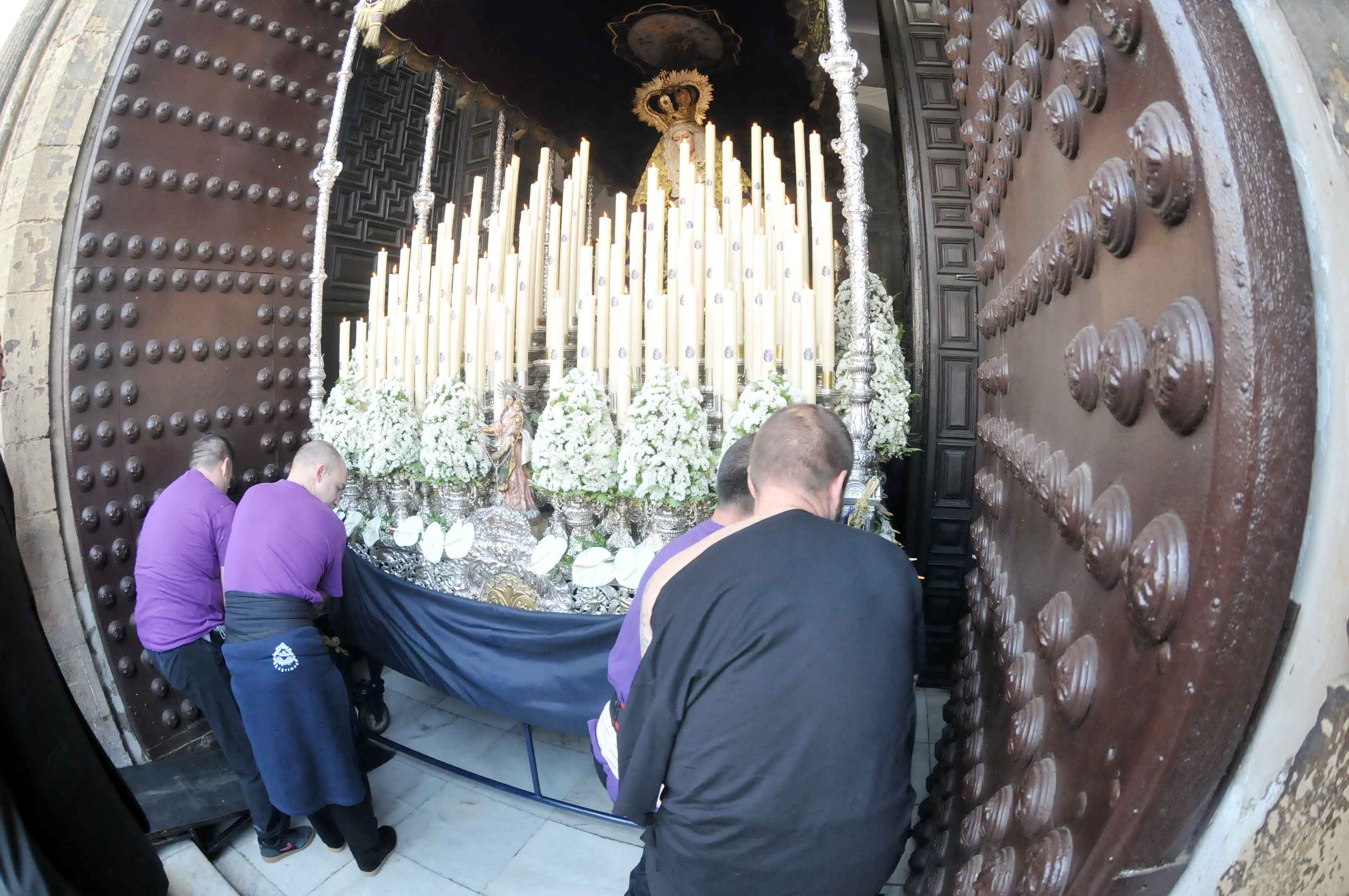 El "aguaor" y lágrimas no salieron de san antonio en rogativa si no para hacer estación de penitencia en la catedral