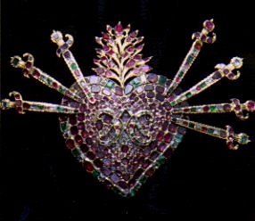 Corazón en oro y pedrería de la virgen de los dolores Corazón en oro y pedrería de la virgen de los dolores
