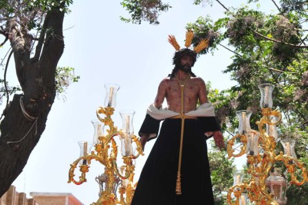 El despojado abre las puertas de la pasión