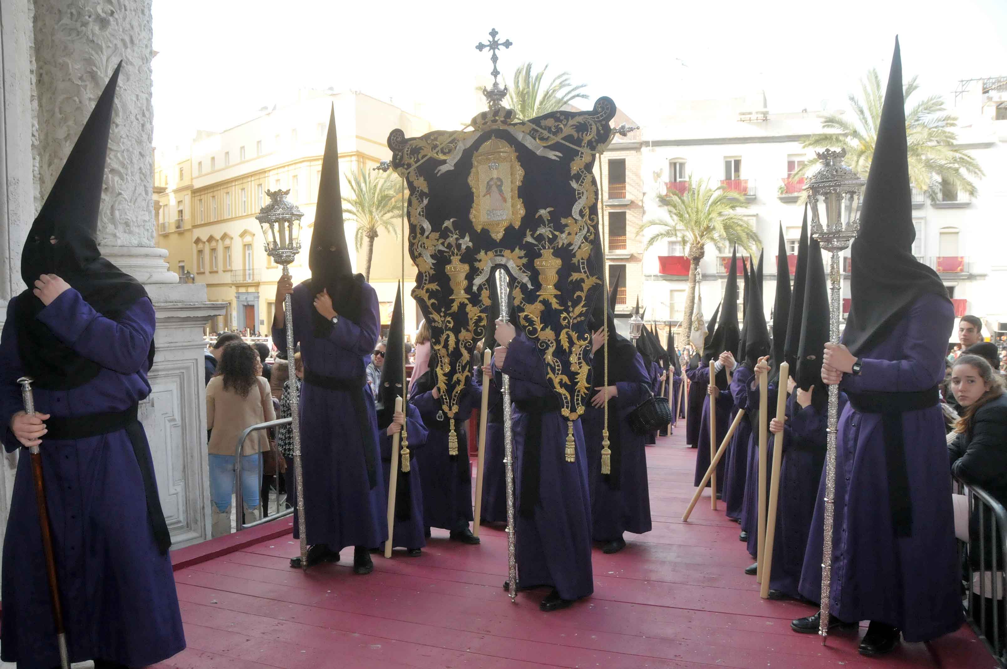 Juego de cruz, simpecado y ciriales del cuerpo de acólitos