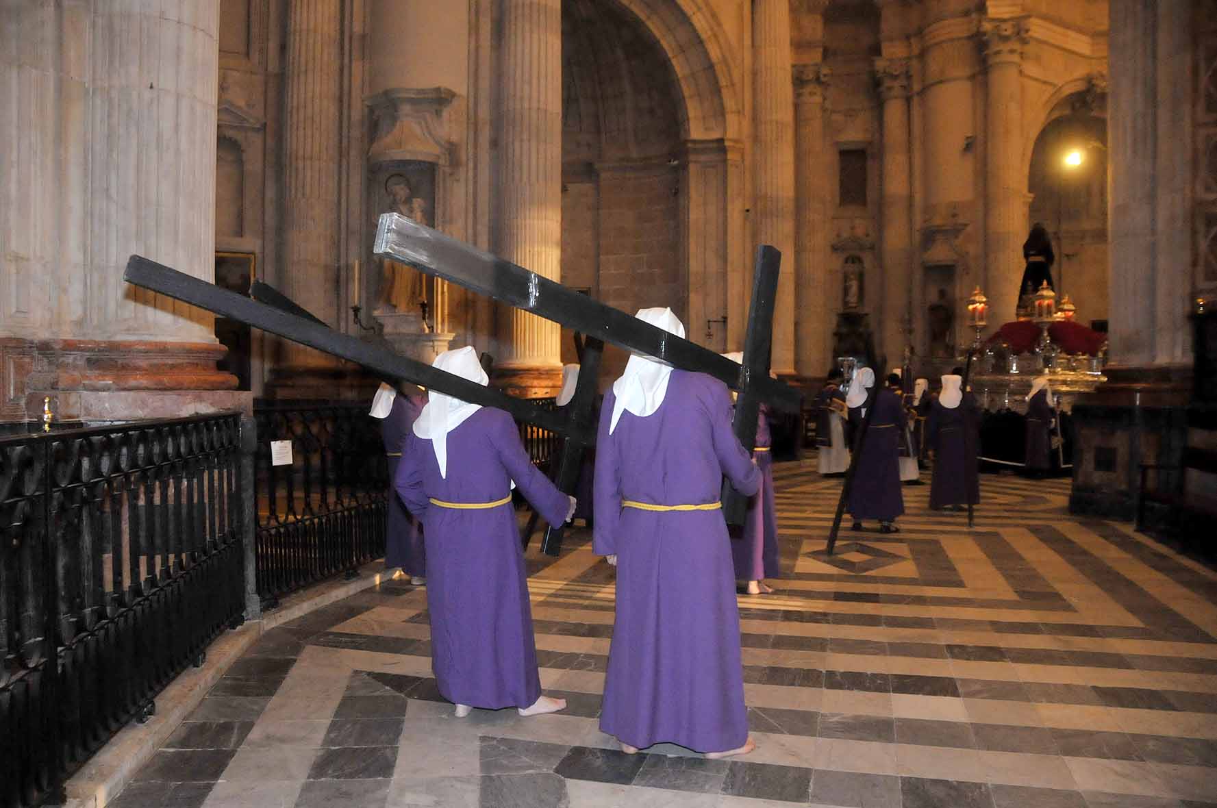 La hermandad de medinaceli salió de su templo, estuvo hora y media en la calle, y regresó a santa cruz