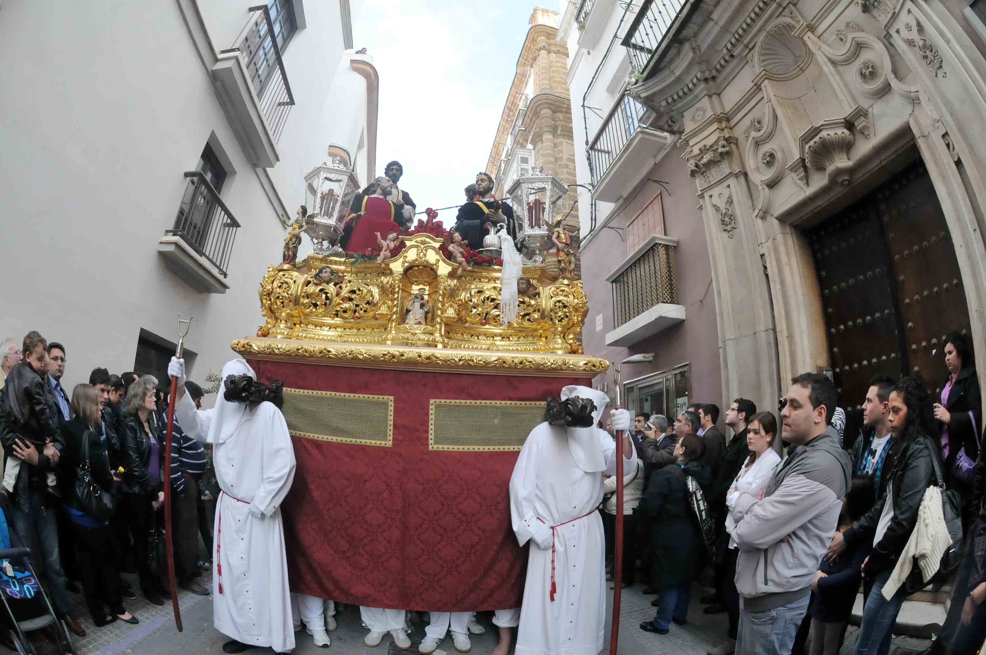 Jesús en el milagro de la sagrada cena abandona por unas horas su barrio de santa maría para adentrarse en el centro de la ciudad Jesús en el milagro de la sagrada cena abandona por unas horas su barrio de santa maría para adentrarse en el centro de la ciudad