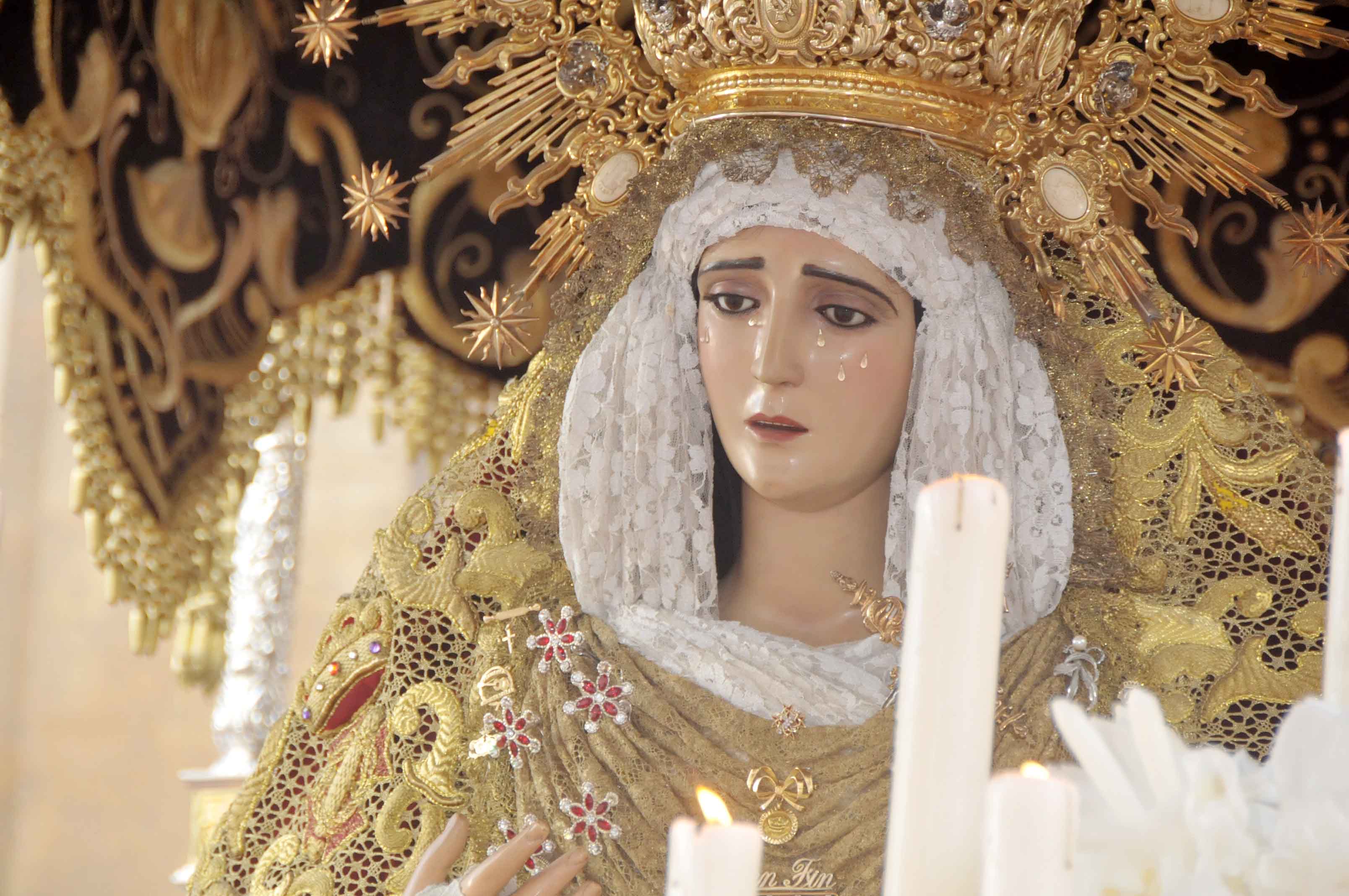 El barrio de santa maría no convive con el señor de la sentencia y su madre del buen fin cuando salen en procesión, solamente siete horas al año El barrio de santa maría no convive con el señor de la sentencia y su madre del buen fin cuando salen en procesión, solamente siete horas al año