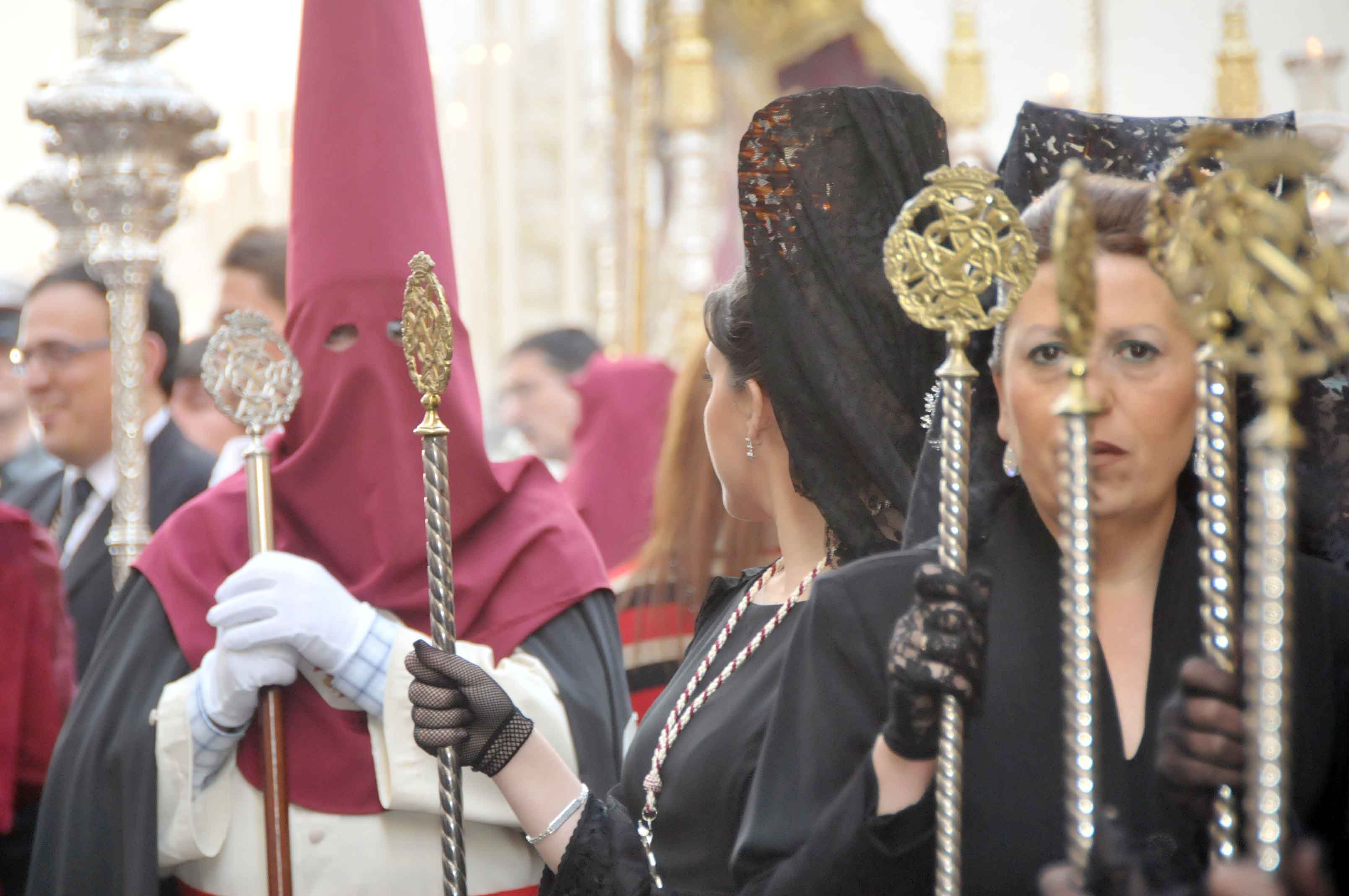 El barrio de santa maría no convive con el señor de la sentencia y su madre del buen fin cuando salen en procesión, solamente siete horas al año El barrio de santa maría no convive con el señor de la sentencia y su madre del buen fin cuando salen en procesión, solamente siete horas al año