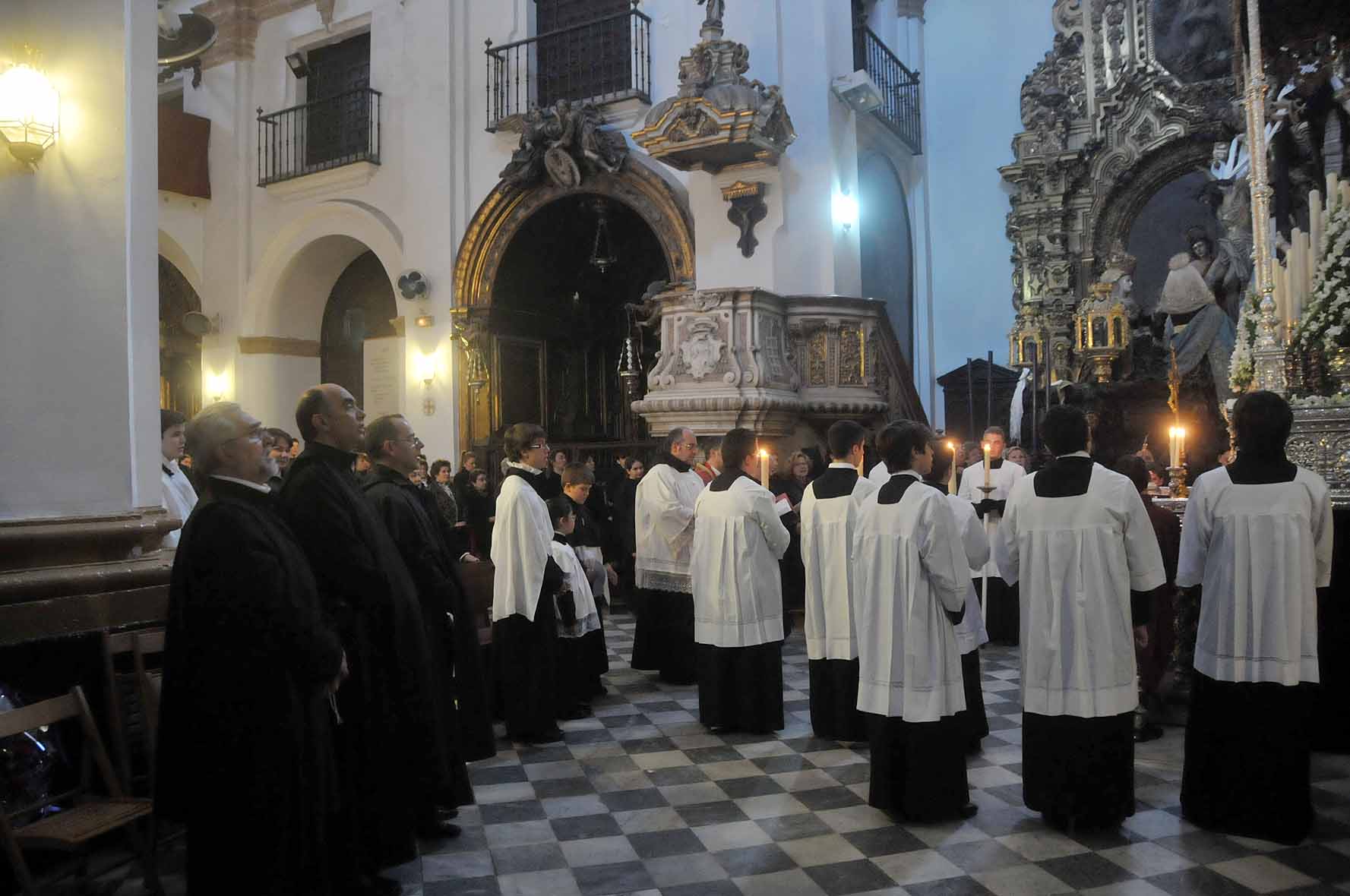 La virgen de los dolores no pudo procesionar por las calles por primera vez después de haber sido coronada canónicamente