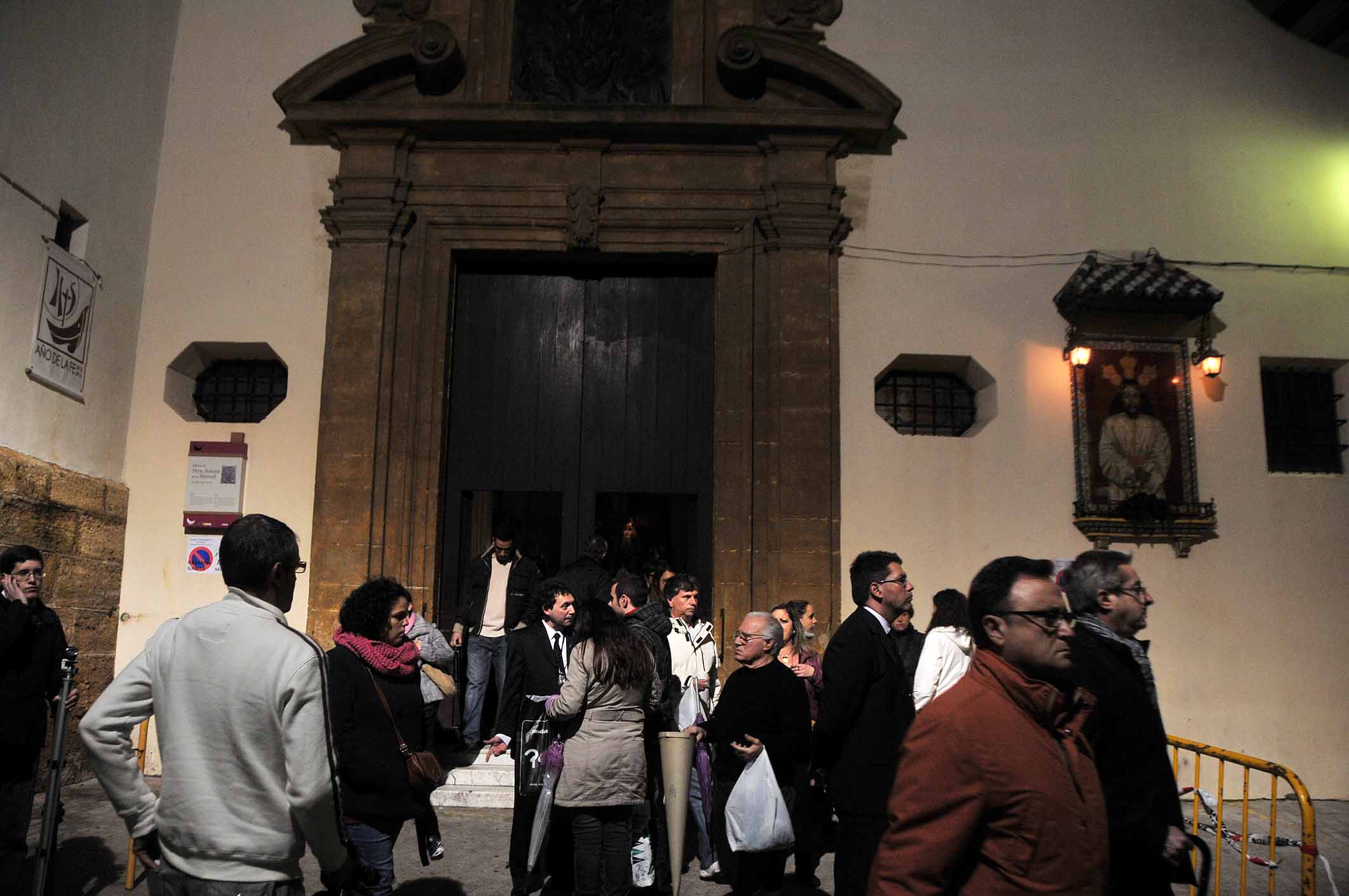 La sed deja el desconsuelo entre sus fieles La sed deja el desconsuelo entre sus fieles