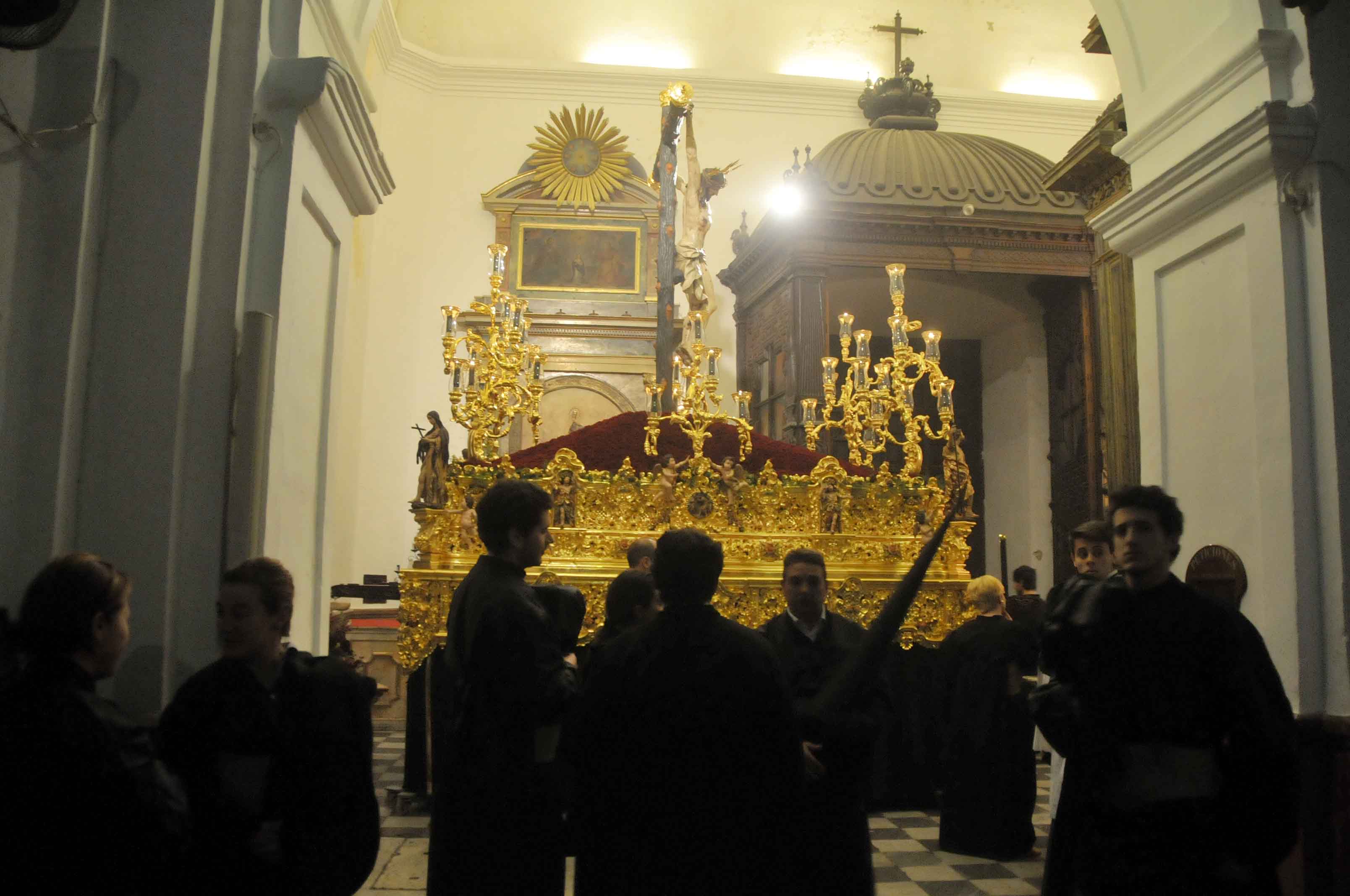 Las imágenes del cristo de la vera+cruz y la señora de la soledad no se verán por las calles de cádiz porque la hermandad decidió no salir