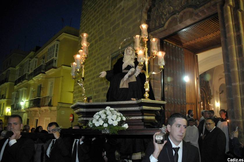 Descendimiento-besapies y via crucis 2014