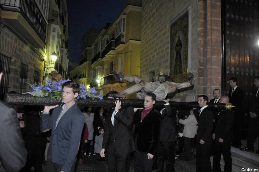 Descendimiento-besapies y via crucis 2014