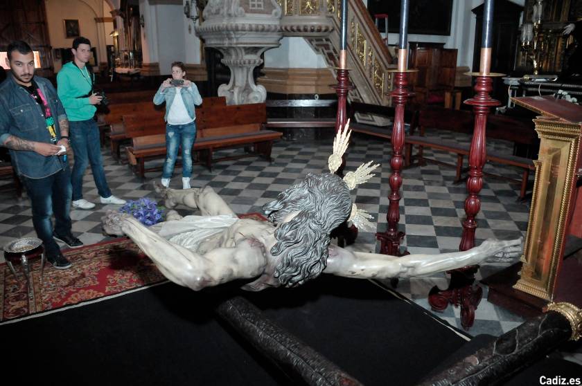 Descendimiento-besapies y via crucis 2014