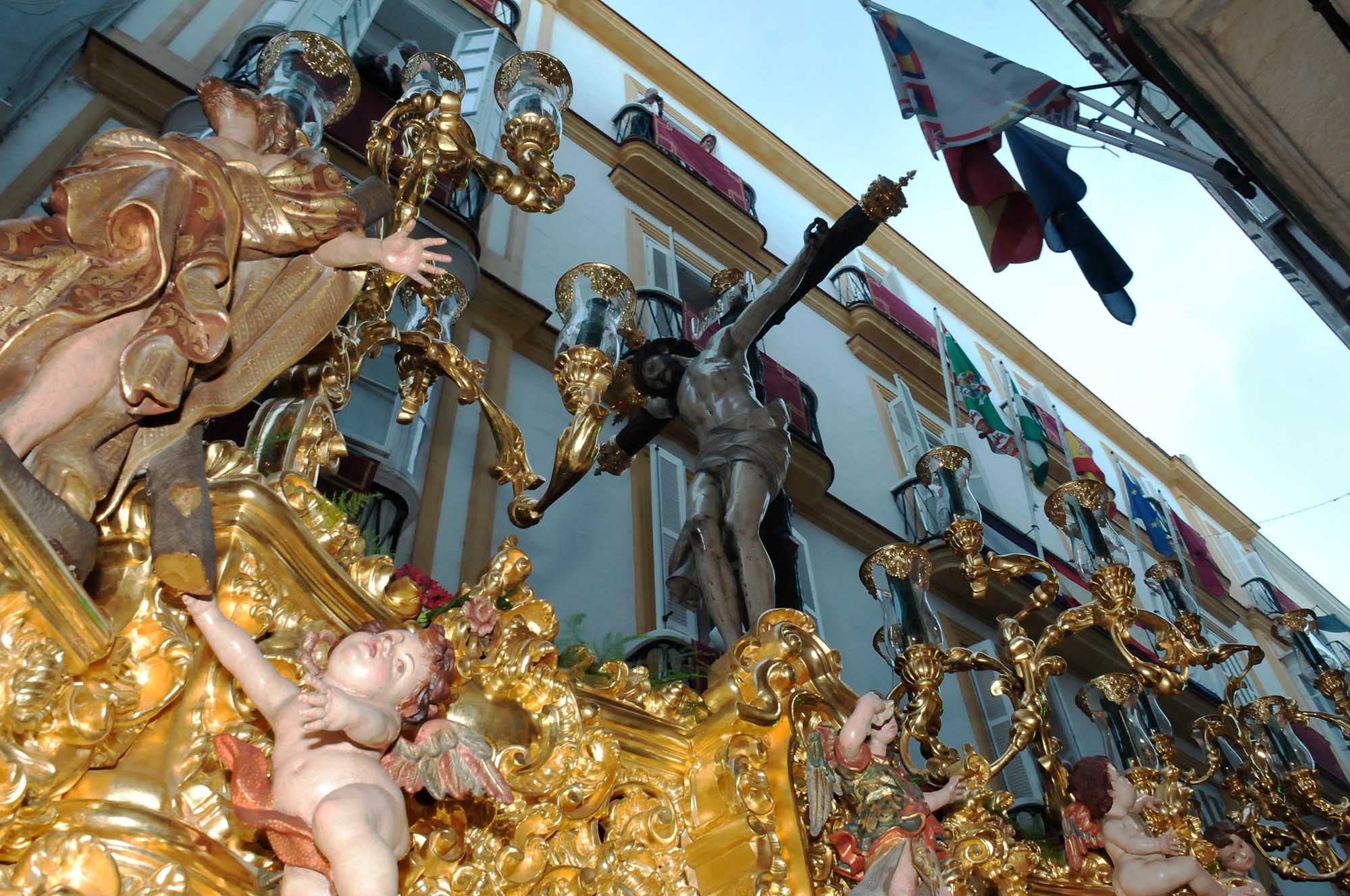 Penumbra en el lunes santo para una hermandad de oro