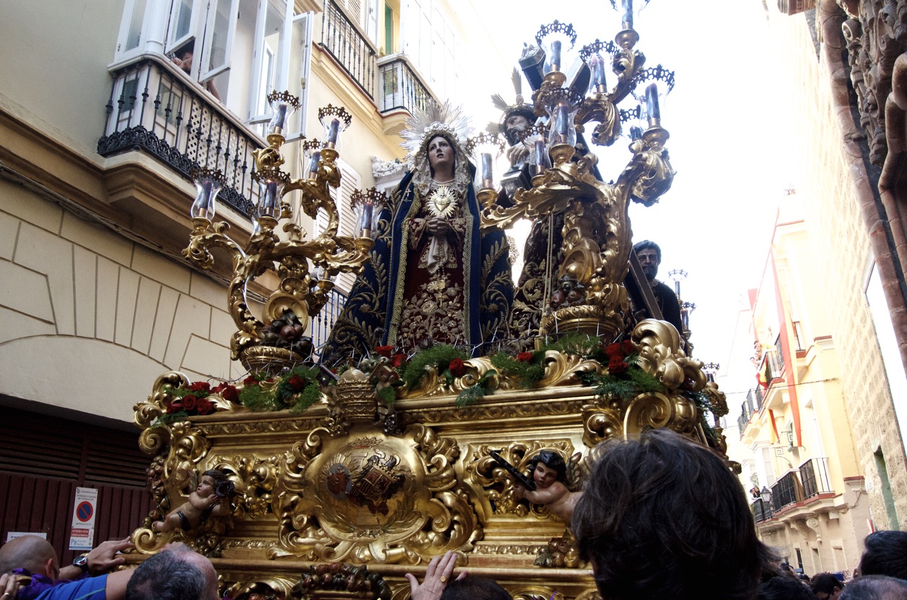 Cádiz, la calle de la amargura donde se encuentran jesús y su madre