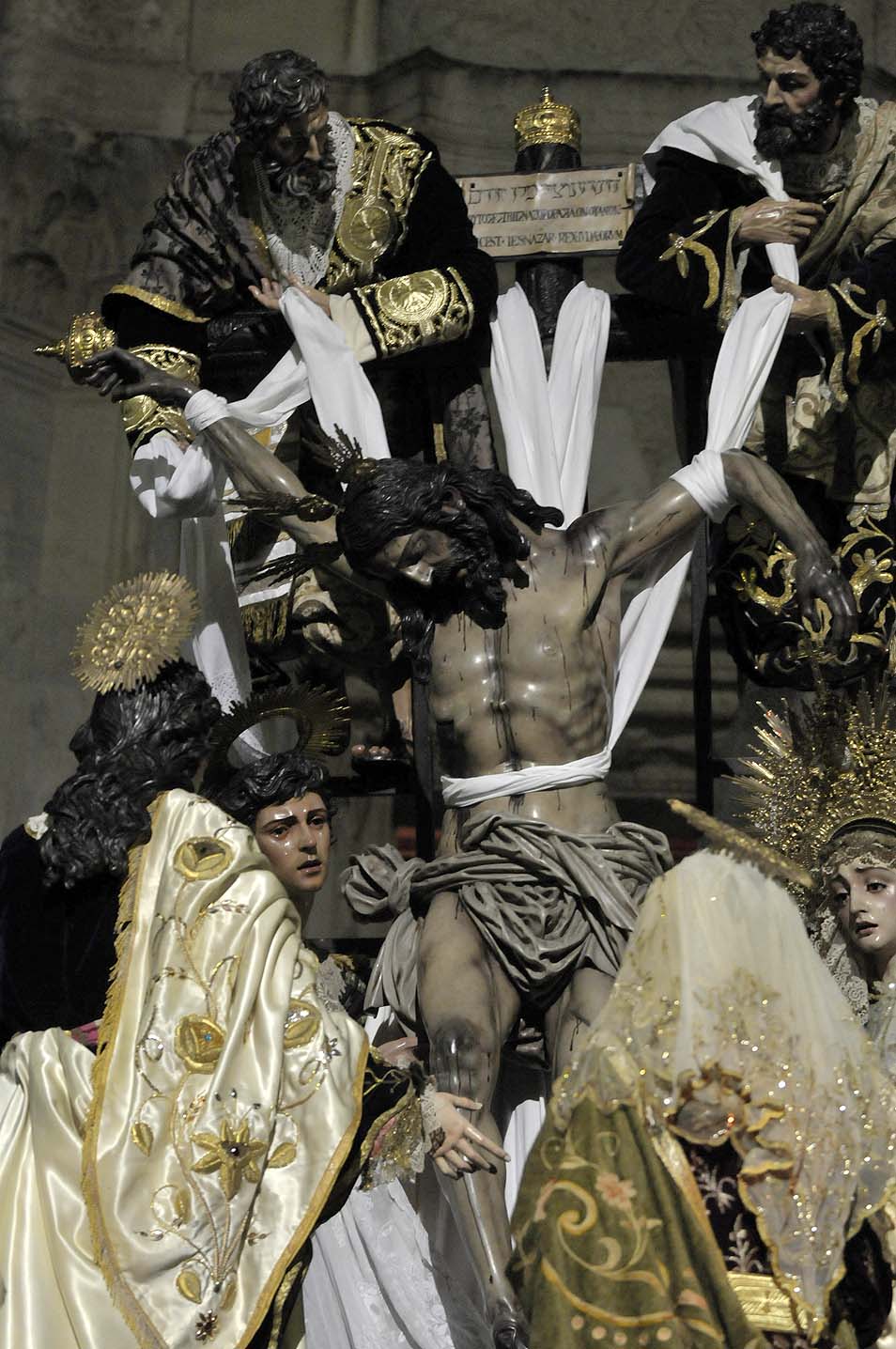 Descendimiento en el silencio de la calle hospital de mujeres