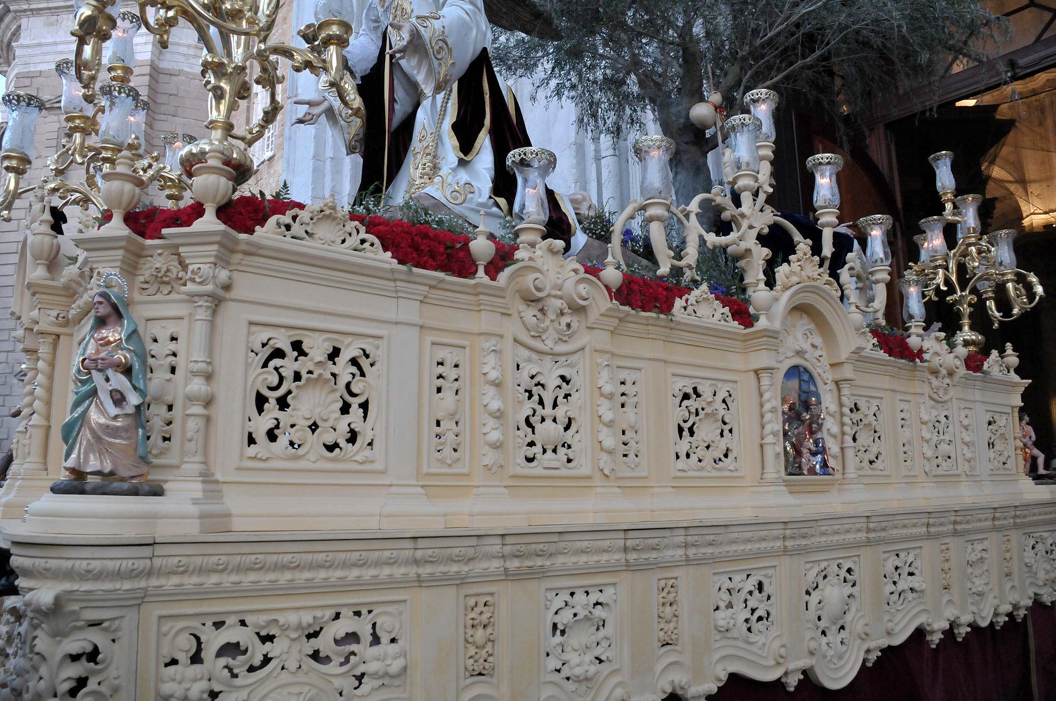 Talla del paso de misterio de nuestro padre jesús en la oración en el huerto