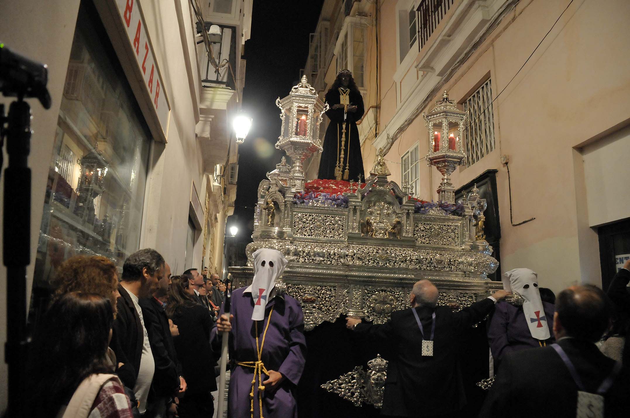 Medinaceli a su paso por la plaza de las flores