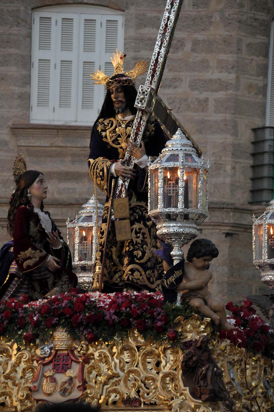 Bajada por la calle jabonería de jesús nazareno