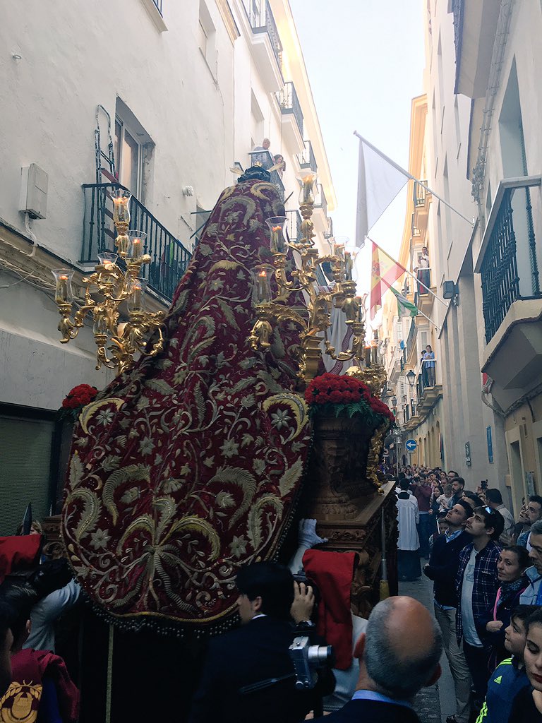 Un martes santo de cuento