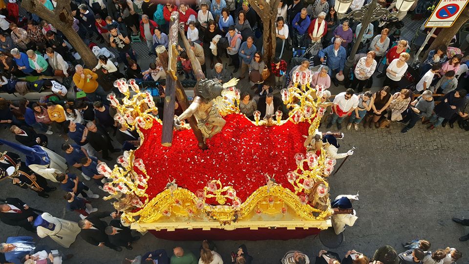 Amor, devoción y tradición en el lunes más mágico