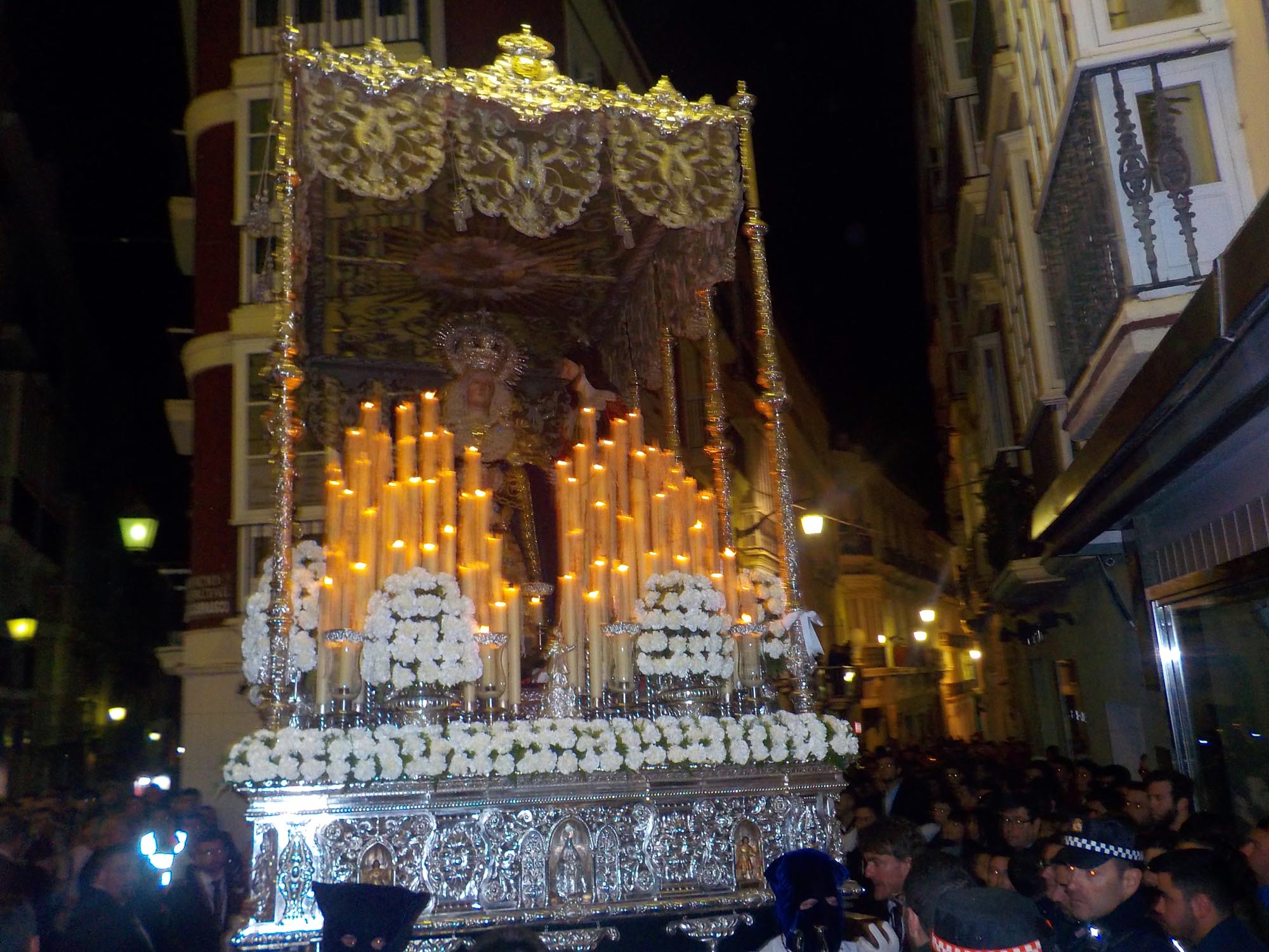 Martes santo de cádiz luminoso en memoria de rafael corbacho