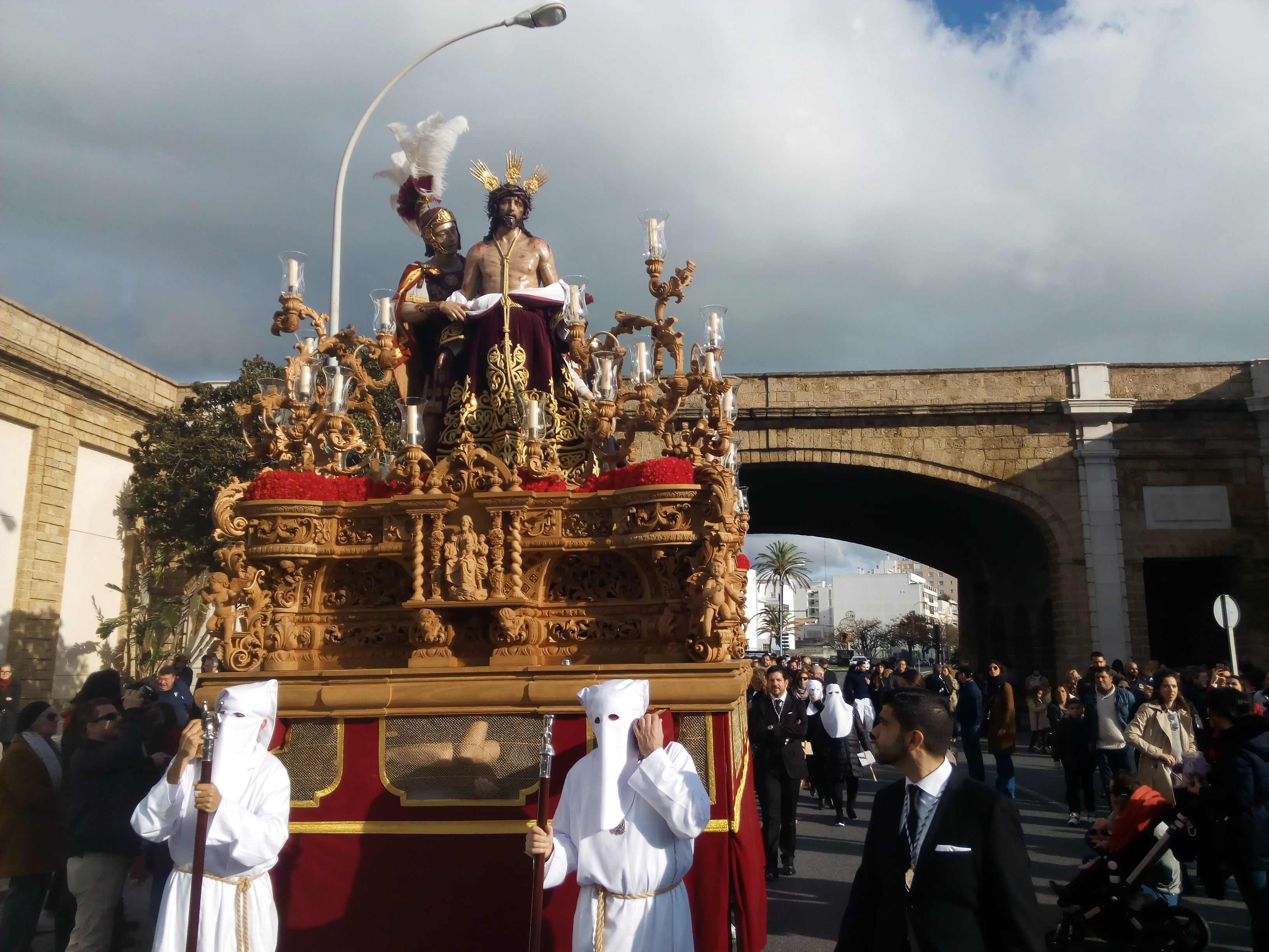 Domingo de ramos en cádiz al compás de la triunfal entrada a jerusalén 