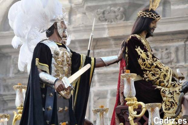 Santo domingo vive su miércoles santo de mantilla y cigarreras