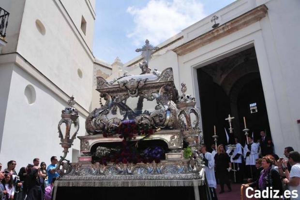 La soledad ante la cruz y el santo sepulcro