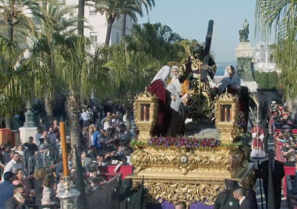 Historia y tradición para un martes santo radiante