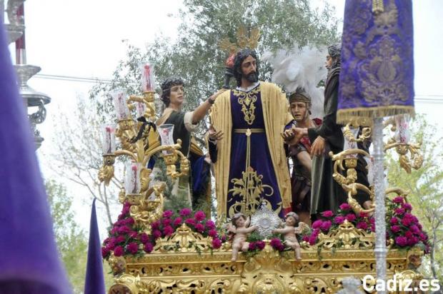 El mentidero procesiona en su prendimiento cofrade