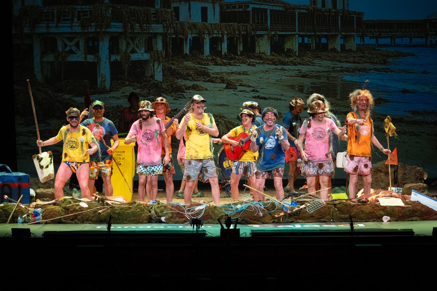 Chirigota, L@s quince en las algas