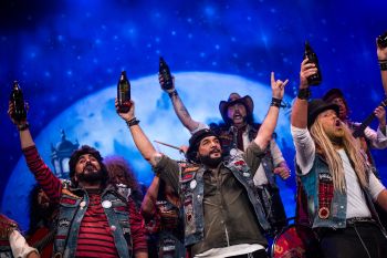 Chirigota, Los butaneros, chirigota de CAI/CDC - Semifinal