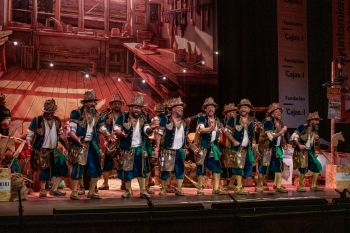 Comparsa, Tocando madera - Preliminares