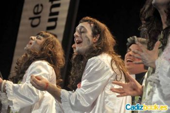 El padre carrasco y las niñas que dan asco