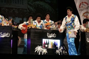 <h2>Chirigota que siguen agitando sus coplas en el falla</h2><br/>