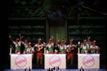 <h2>Una mezcla de ritmos y compases chirigoteros</h2><br/>