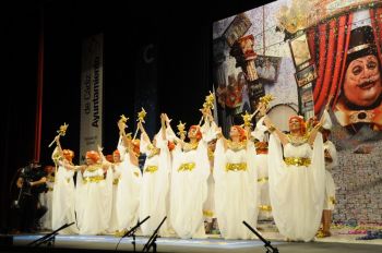 <h2>El origen de la mujer en el carnaval por unas diosas</h2><br/>