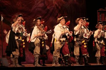 <h2>Surgidos de un libro abierto</h2><br/>