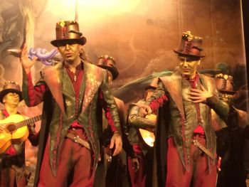 <h2>Hombres con piel de serpiente</h2><br/>