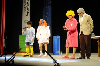 <h2>Unos mellizos de la chari ávidos por aprender</h2><br/>