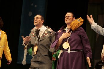 <h2>Unos chirigoteros que valen por dos</h2><br/>