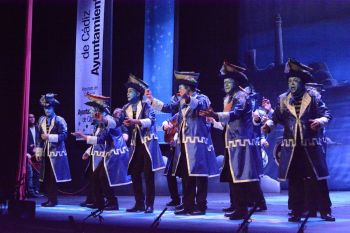 <h2>Marineros con las redes esparcidas</h2><br/>