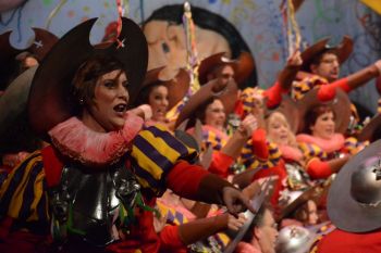 <h2>Locas por tantas coplas de carnaval</h2><br/>