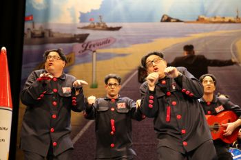 <h2>Unos dictadores muy chirigoteros</h2><br/>