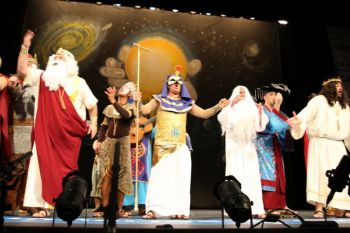 <h2>El dios de los mil nombres</h2><br/>