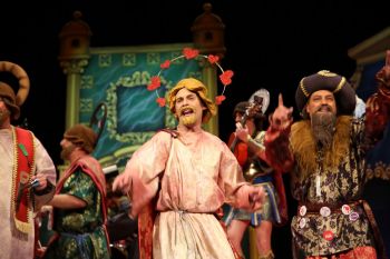 <h2>El carnaval está lleno de santos</h2><br/>