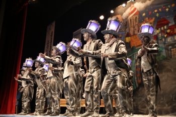 <h2>A la luz de la farola</h2><br/>