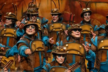 <h2>Una madriguera que inunda cada rincón del teatro</h2><br/>